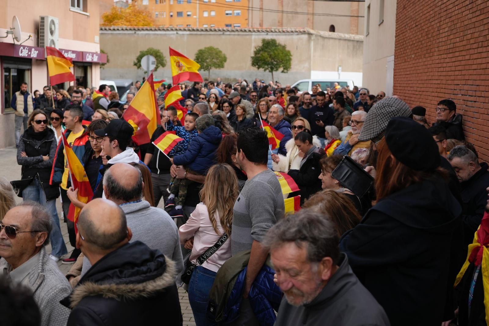 GALERÍA | La manifestación de Vox ante la sede del PSOE de Zamora contra Pedro Sánchez