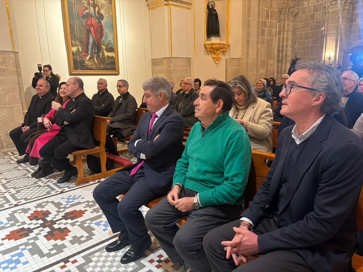 Asistentes a la inaguración de los trabajos de reforma