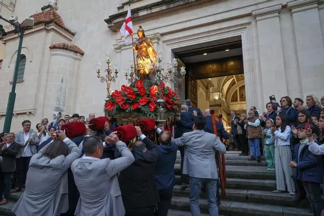 Alcoy rinde homenaje a Sant Jordi