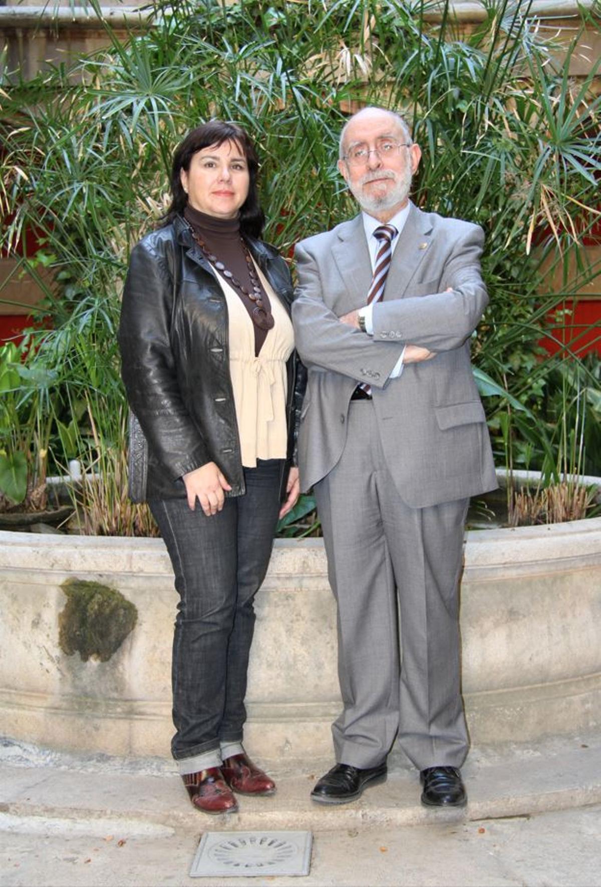 Natalia Molinos, con el crítico de arte Román de la Calle