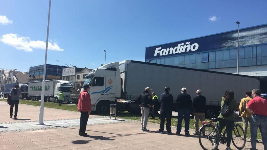 El camión obstaculiza el tráfico en la avenida Conde de Guardalhorce,