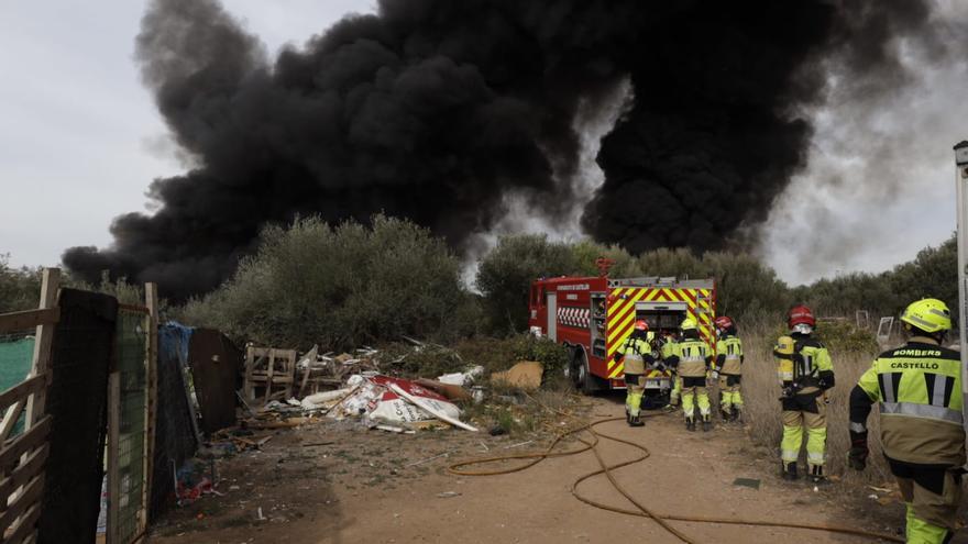 Incendio junto al cementerio de Castelló