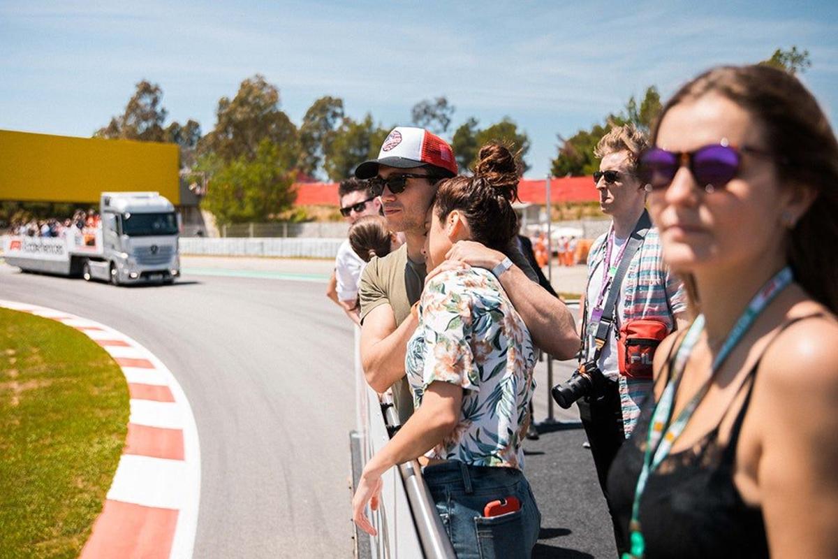 Jaime Lorente y María Pedraza en el circuito de F1 Grand Prix de Barcelona