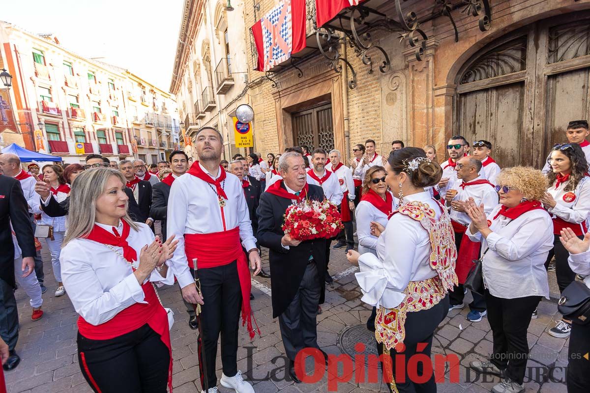 Bandeja de flores y ritual de la bendición del vino en las Fiestas de Caravaca