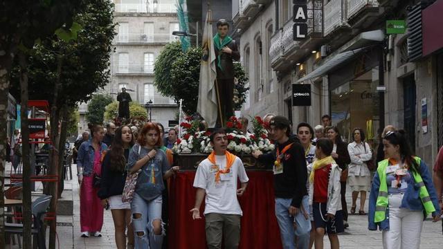 Un instante de la procesión en Don Bosco. | // R. GROBAS