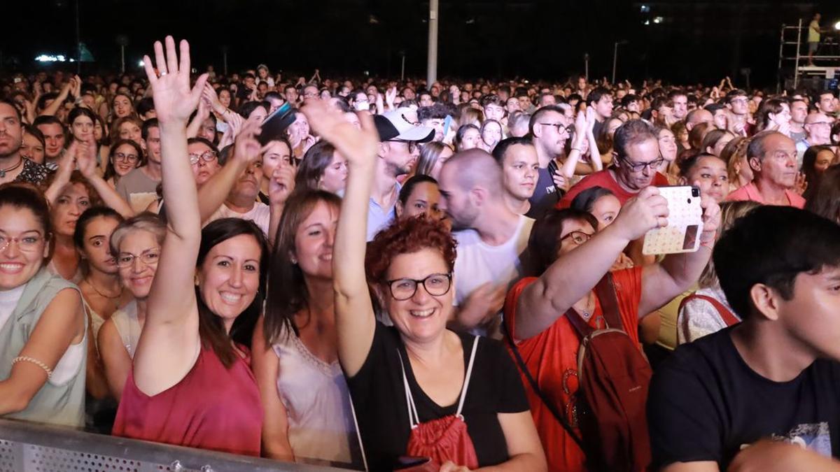 El parque de la Mayorazga congregó a 12.000 personas en el concierto de La Oreja de Van Gogh del viernes.