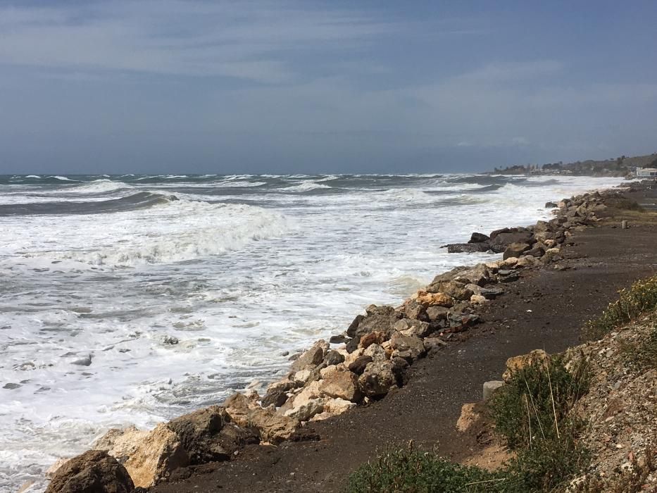 Las playas de Valle-Niza, cerca de Benajarafe, también afectadas por el fuerte oleaje.