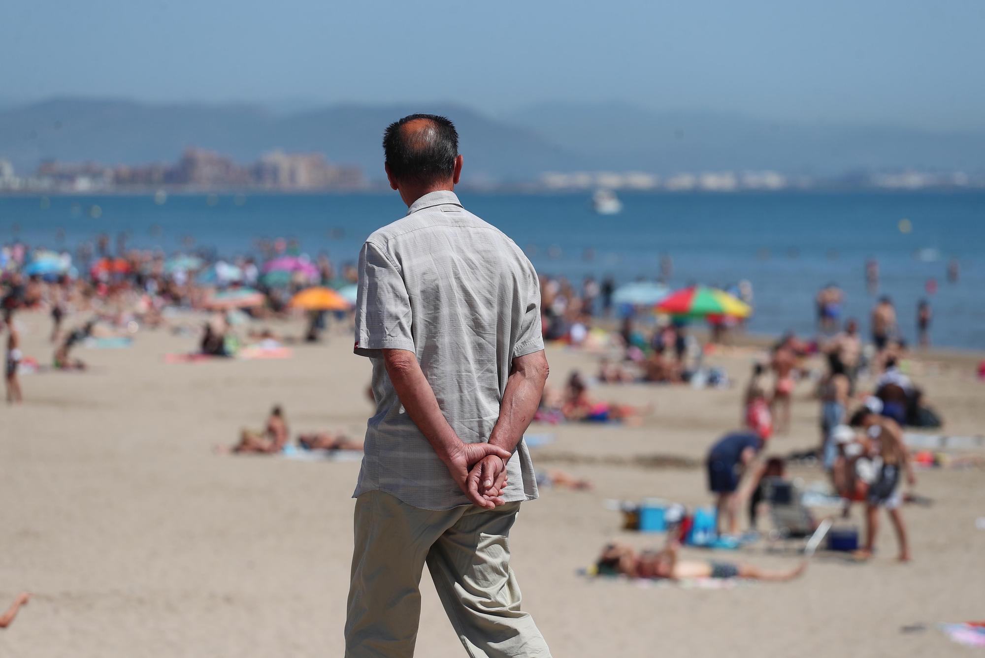 Las playas de València, llenazo previo al verano