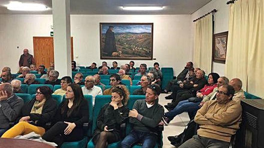 Castañicultores que asistieron a la jornada organizada por Cesefor en Alcañices.