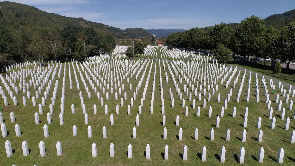 Vista aérea del Centro Conmemorativo del Genocidio de Srebrenica-Potocari