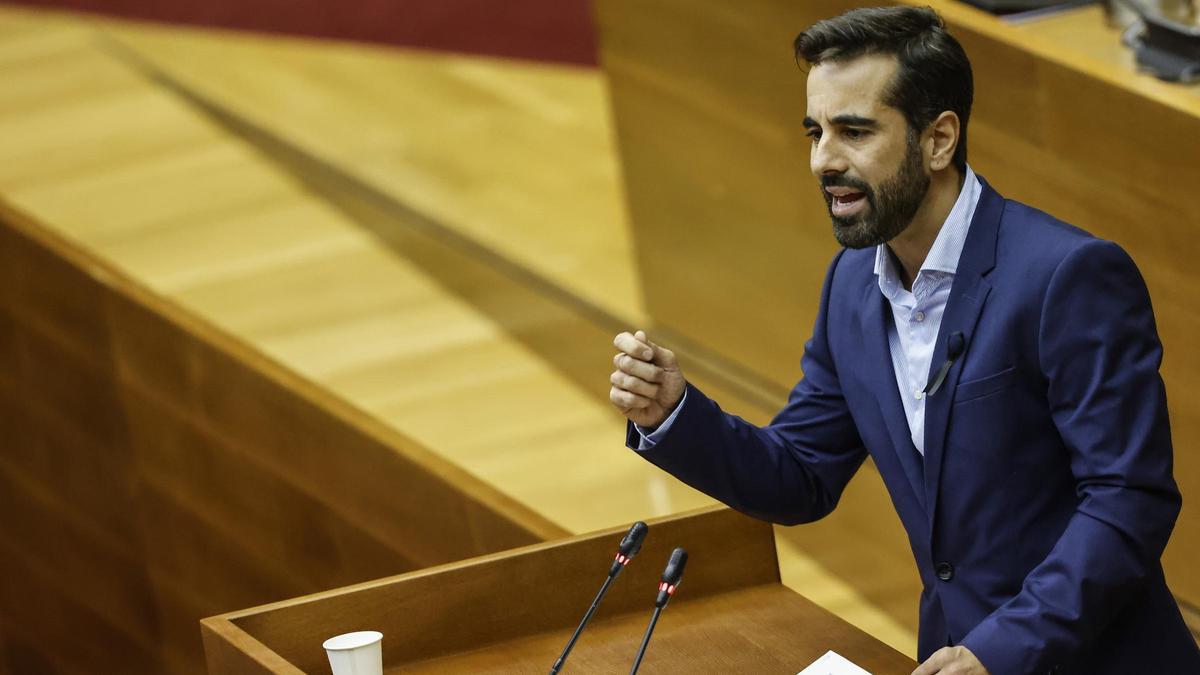 El portavoz del PSPV en las Corts, José Muñoz, en una intervención en el parlamento autonómico.