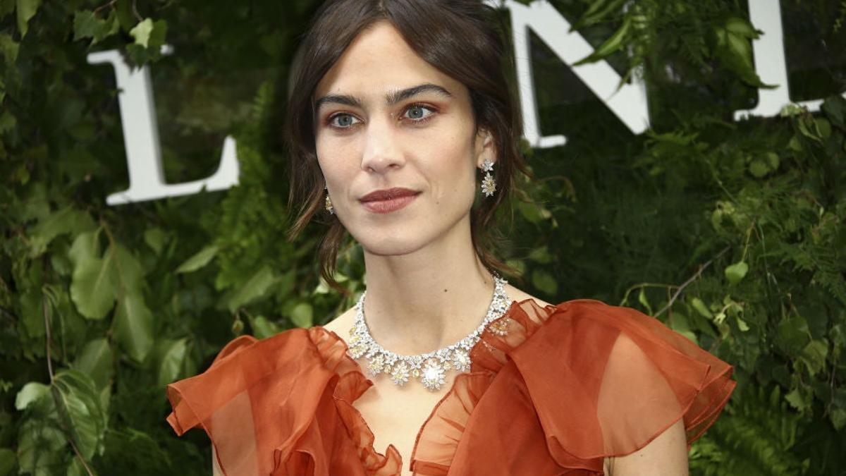 Si aún no te has rendido ante los volantes es que no has visto el último vestido de Alexa Chung