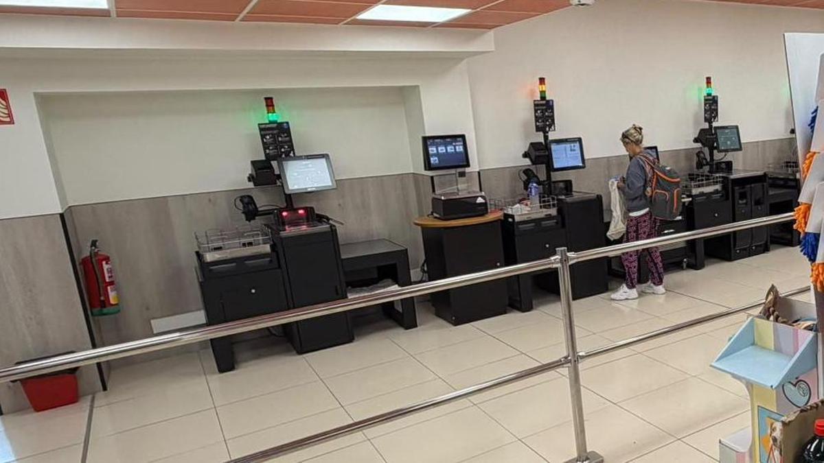 Supermercados de Vigo ya eliminan de forma definitiva las cajas atendidas por el personal