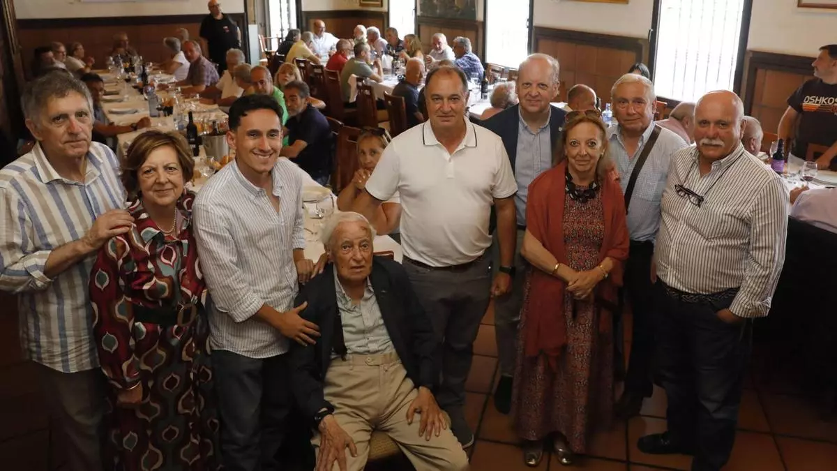 Balbino González cumple cien años: una celebración de altos vuelos para el histórico responsable del aeródromo de La Morgal