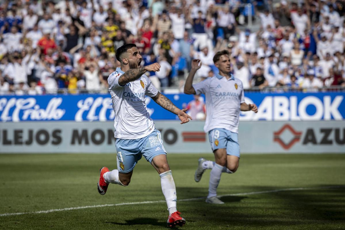 Rober González celebra su gol contra el Ceuta.