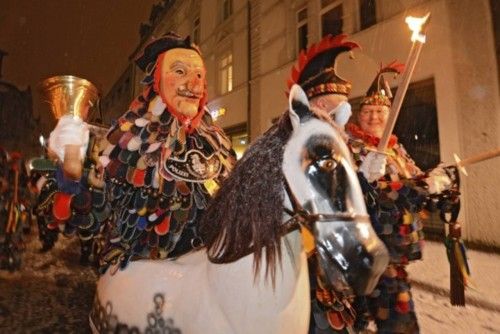 EL "URKNALL" MARCA EL COMIENZO DEL CARNAVAL DE LUCERNA