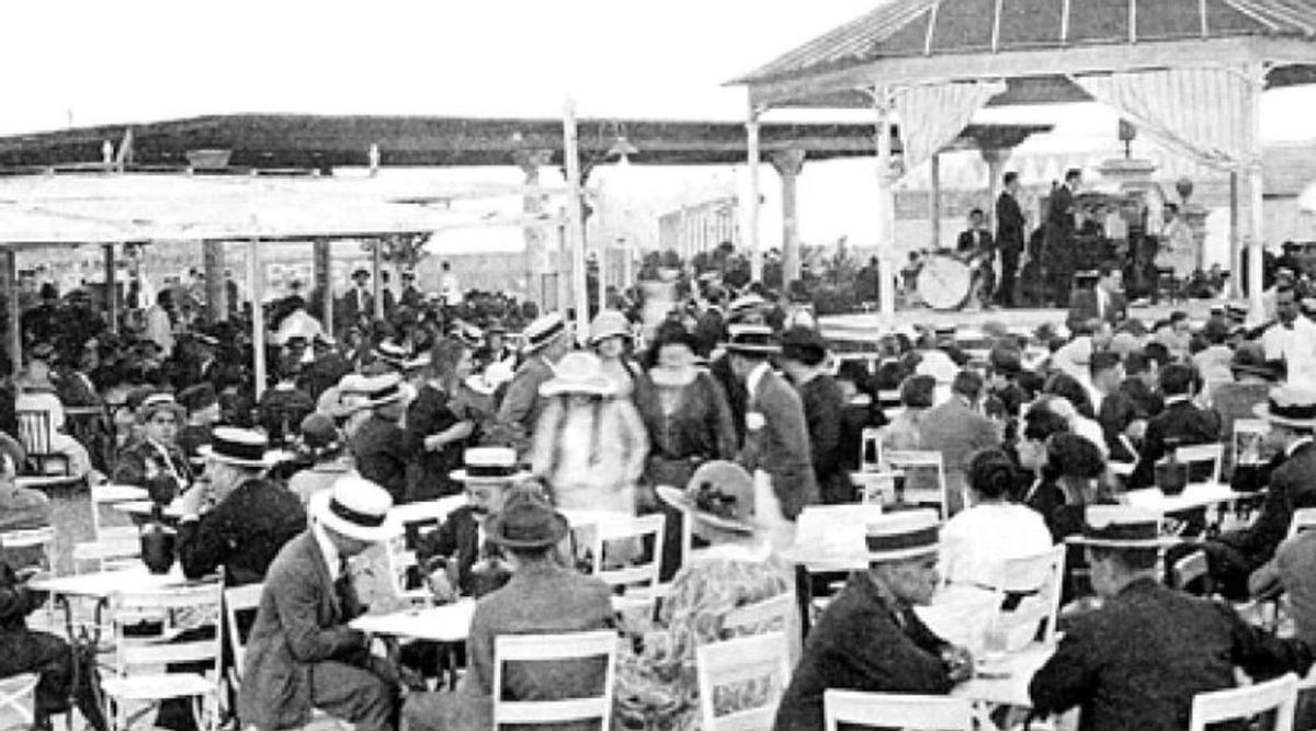 Restaurante de los Baños del Carmen en los años veinte.