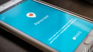 Un móvil con la aplicación Periscope en pantalla.