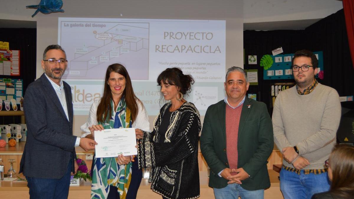 El IES Colonial de Fuente Palmera recibe el premio Recapacicla para Andalucía Occidental