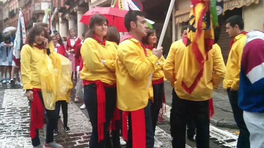 La Veguilla: Las peñas "desembarcan" en la Plaza Mayor de Benavente
