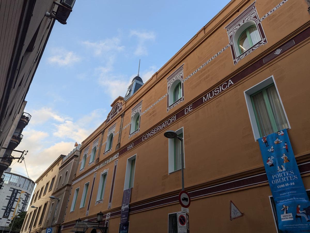 Fachada del Conservatori de Música de Badalona