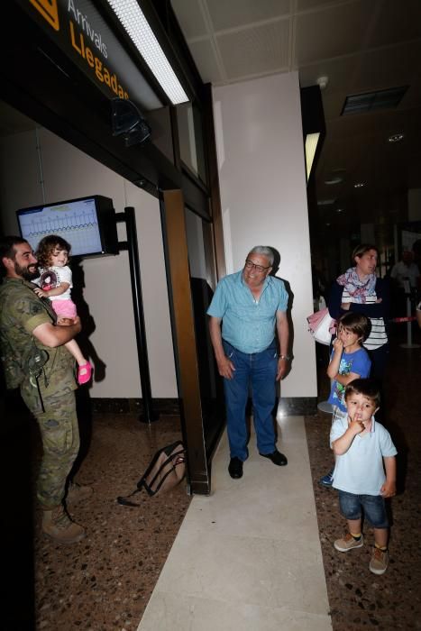 Llegada al aeropuerto de Asturias de los militares procedentes de Polonia