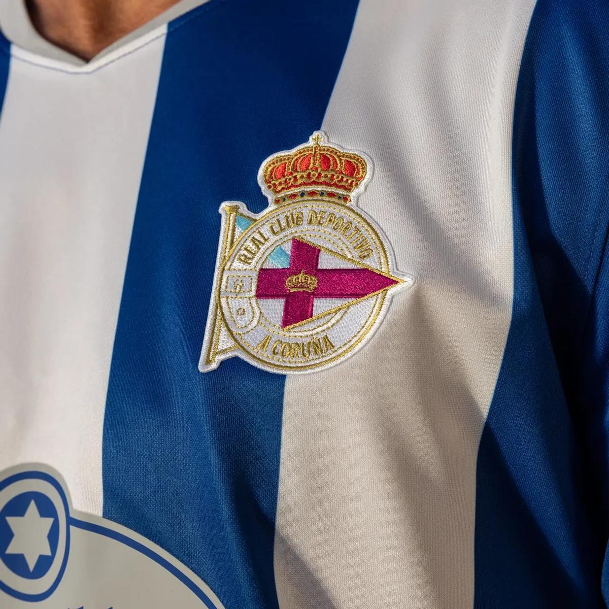 El escudo del Deprotivo, bordado