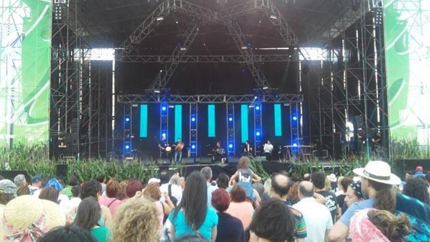 Actuación de Kepa Junkera en el Festival de la Luz de Boimorto.  // Carlos Velilla