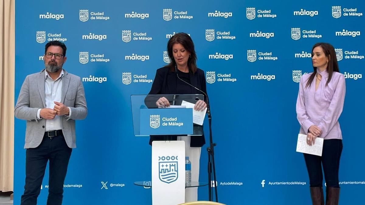 Paco Pomares, concejal de Vivienda y Regeneración Urbana; Carmen Casero, concejala de Urbanismo y Elisa Pérez de Siles, portavoz del equipo de Gobierno