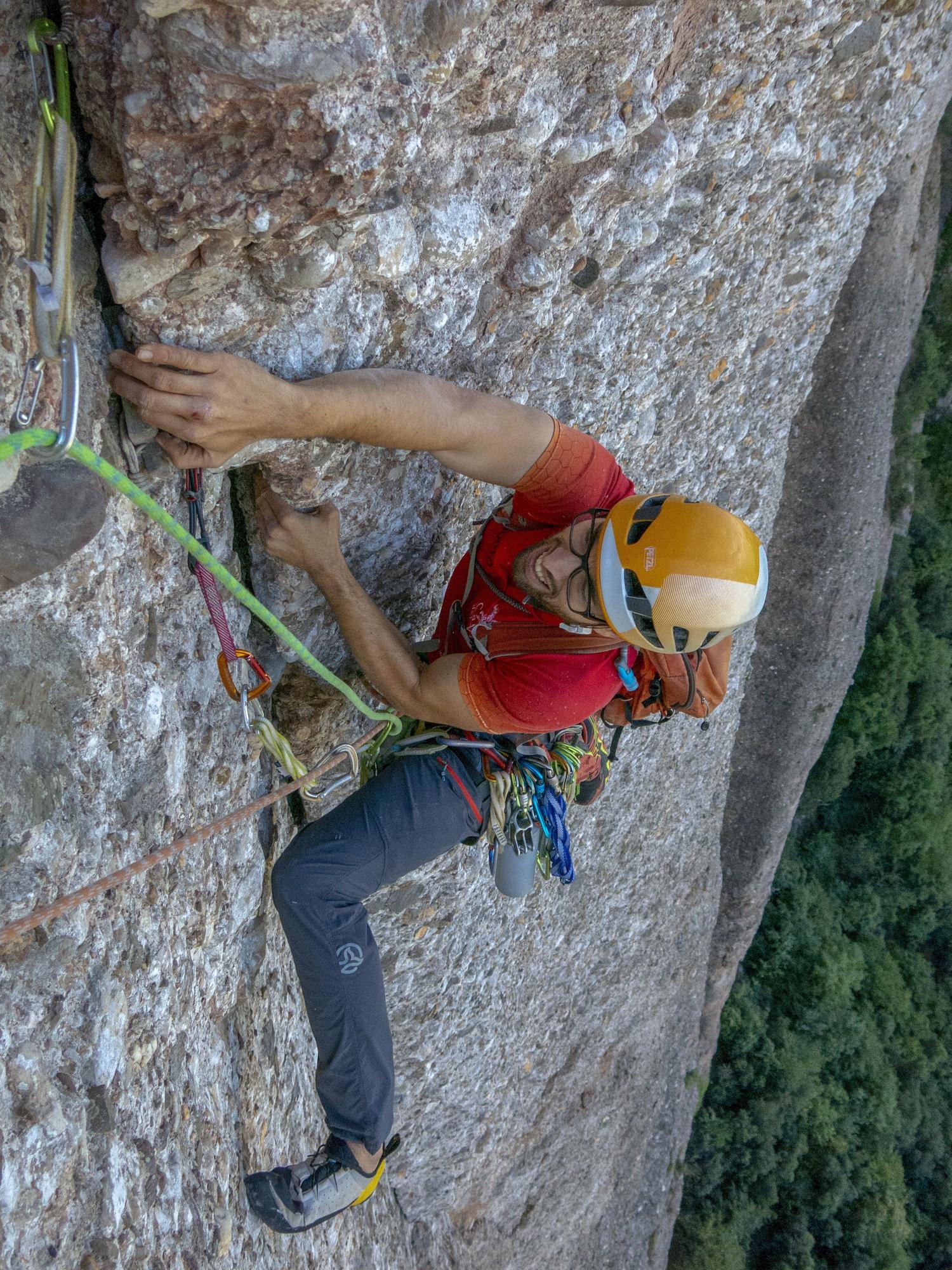 Imatges escalant a Montserrat de Jordi Pina, autor del llibre "Metres avall"