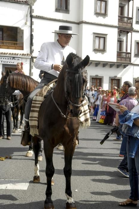 ROMERIA ROCIERA Y OFRENDA A LA VIRGEN