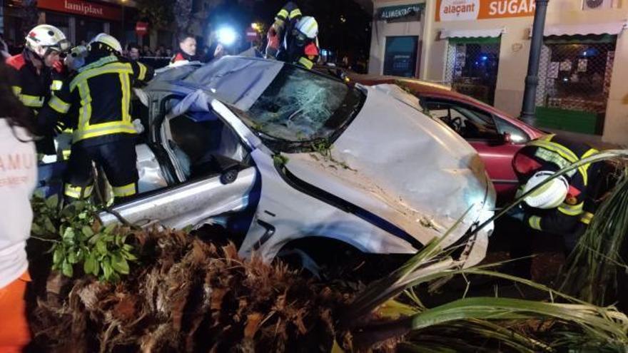 Accidente de tráfico entre dos coches en la Gran Vía Fernando el Católico de València