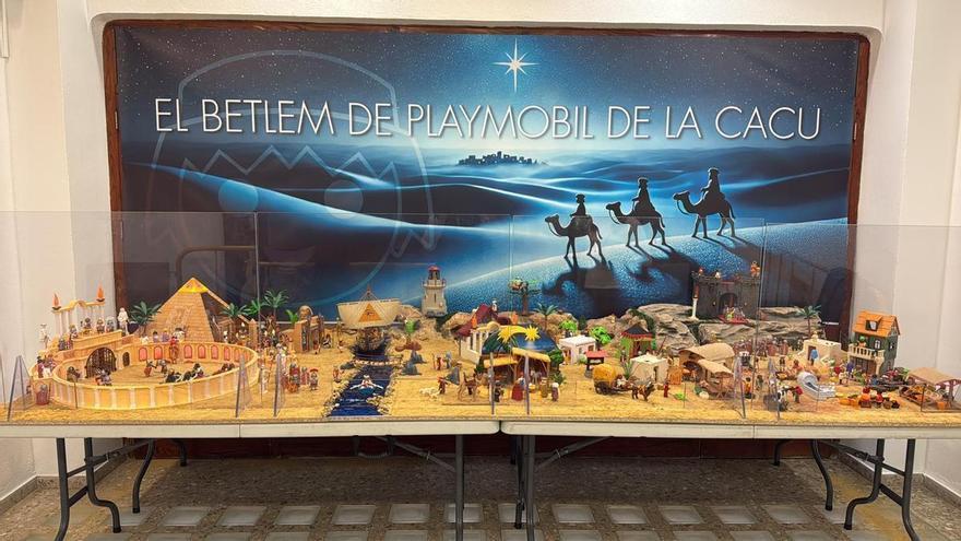 Cullera exhibe un belén creado con más de 150 figuras de Playmobil