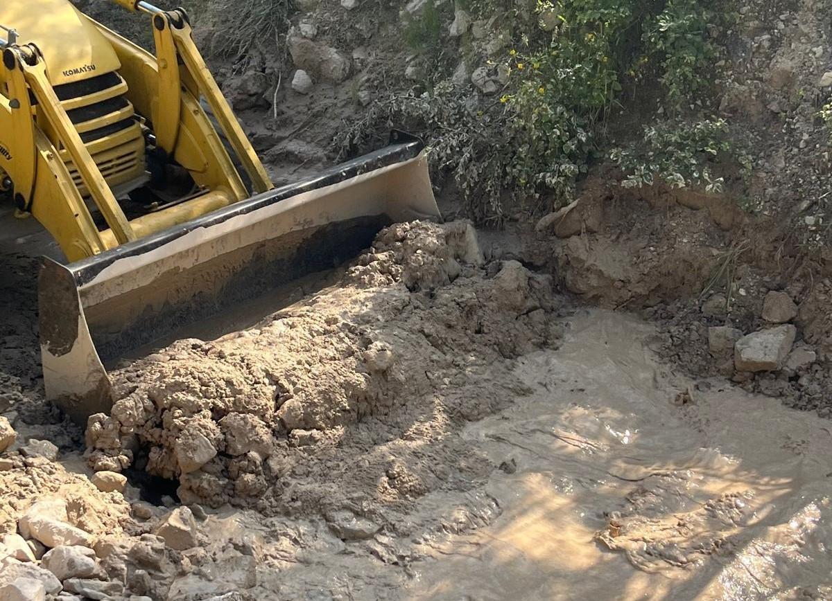 En imágenes: Así trabaja Tineo para limpiar la fana de Genestaza y dar servicio a los pueblos
