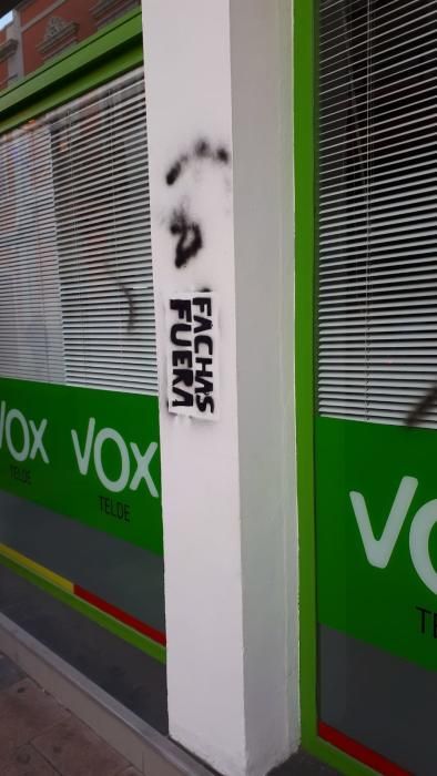 Aparecen pintadas de 'Fuera fachas' en la sede de Vox en Telde