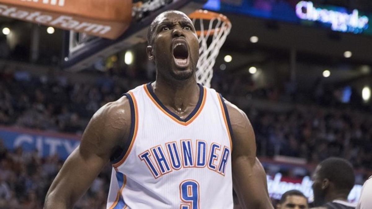 Ibaka celebra una de las acciones del duelo ante los Orlando Magic