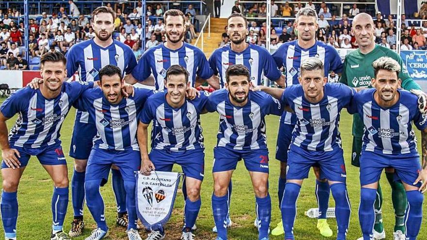 Alineación del Deportivo Alcoyano durante esta temporada, en la que se proclamó campeón del grupo VI de Tercera División.