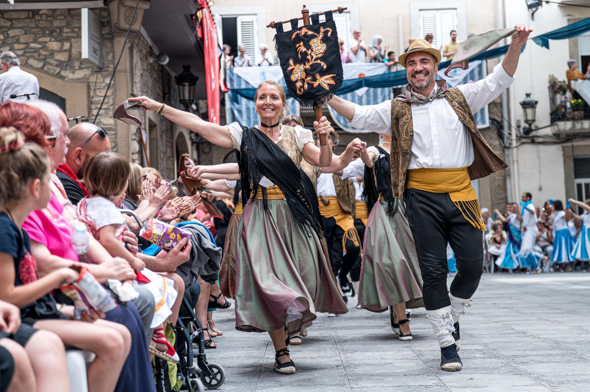 Troba't a les fotos del multitudinari ball de gitanes de Sant Vicenç