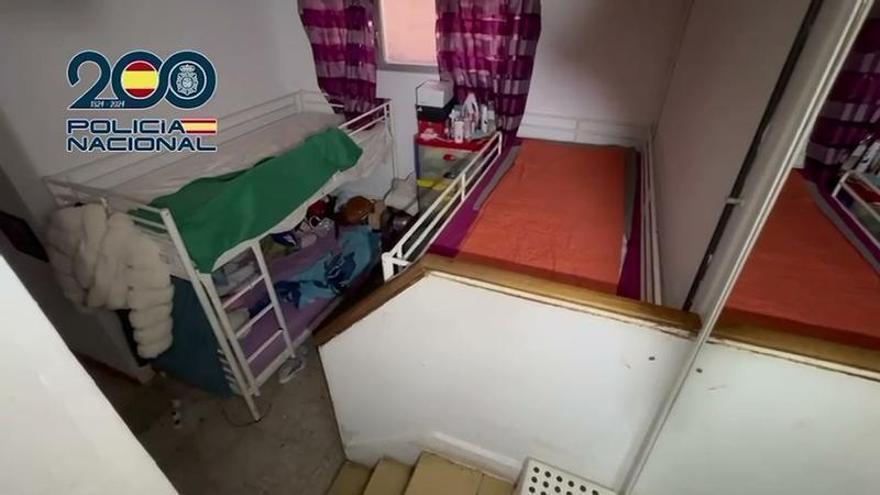 Un timbre, multas y un sótano con rejas: liberadas ocho mujeres explotadas sexualmente en un chalé de Madrid
