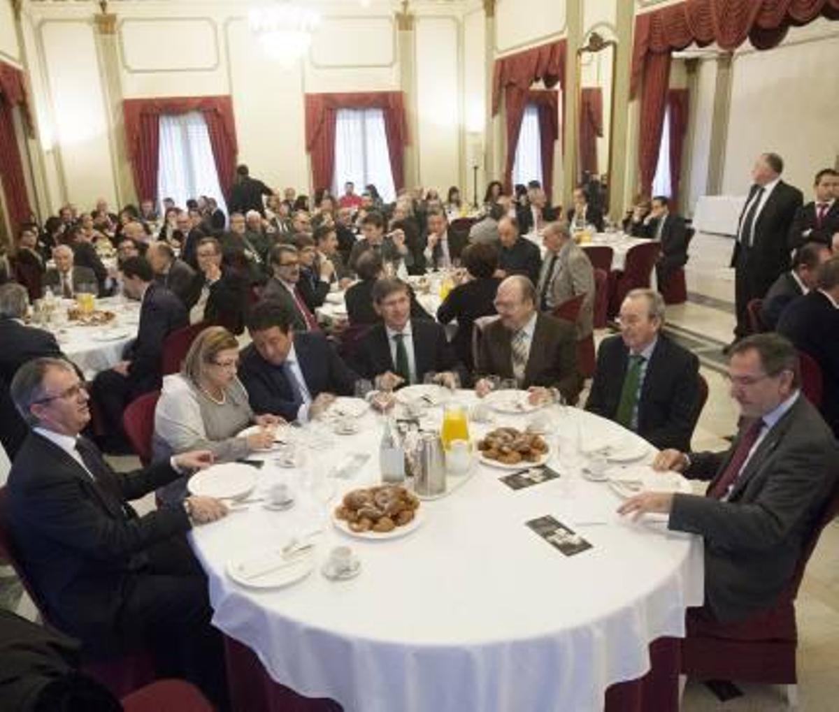 Monzonís urge las zonas logísticas y los accesos para afianzar el futuro del puerto