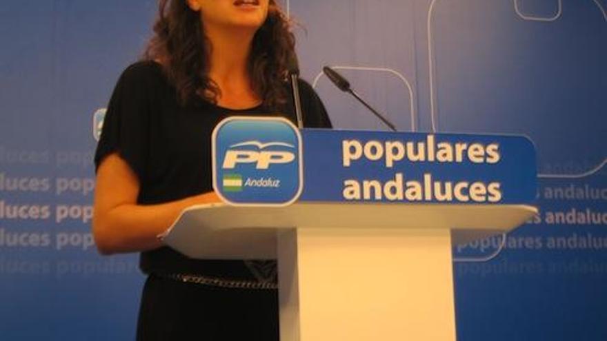 Dolores López Gabarro, en rueda de prensa en el PP-A.