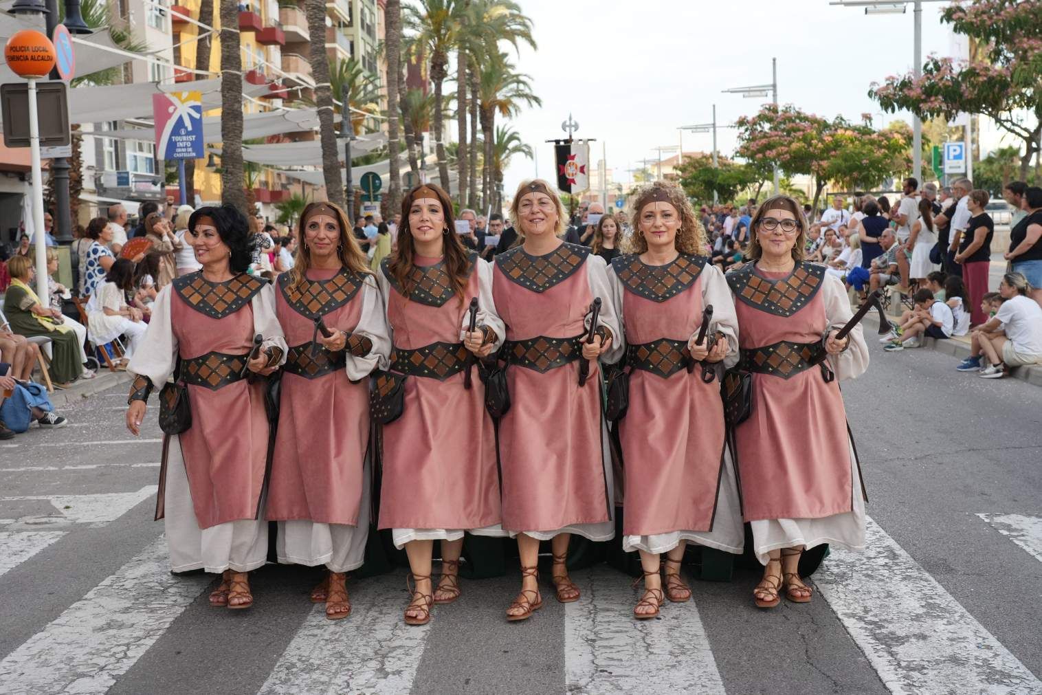 El Grau da inicio a las fiestas de Sant Pere con pólvora, bous y música