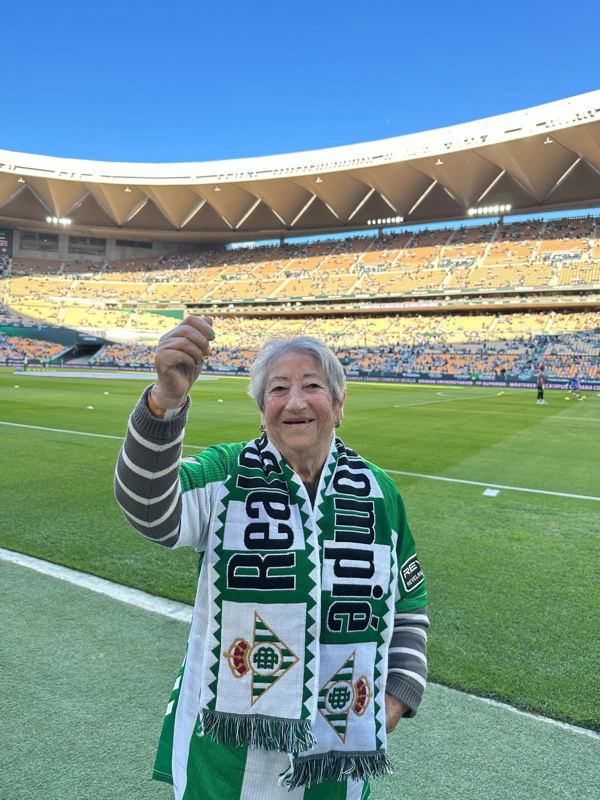 Aurora desde el césped del estadio de La Cartuja