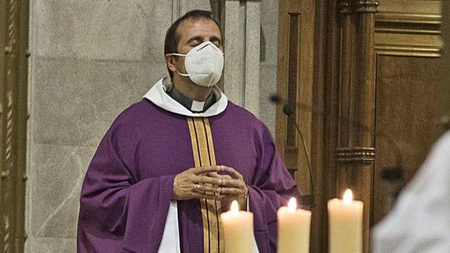 El bisbe Novell oficiant una missa a Solsona | ARXIU/MIREIA ARSO