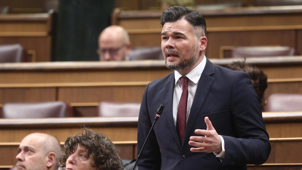 No debería ser decente ni legal