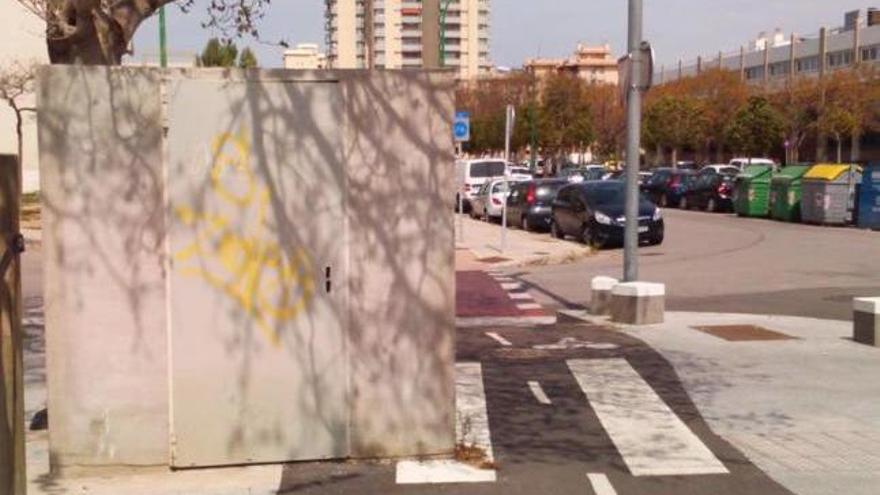 Un carril bici con obstáculos