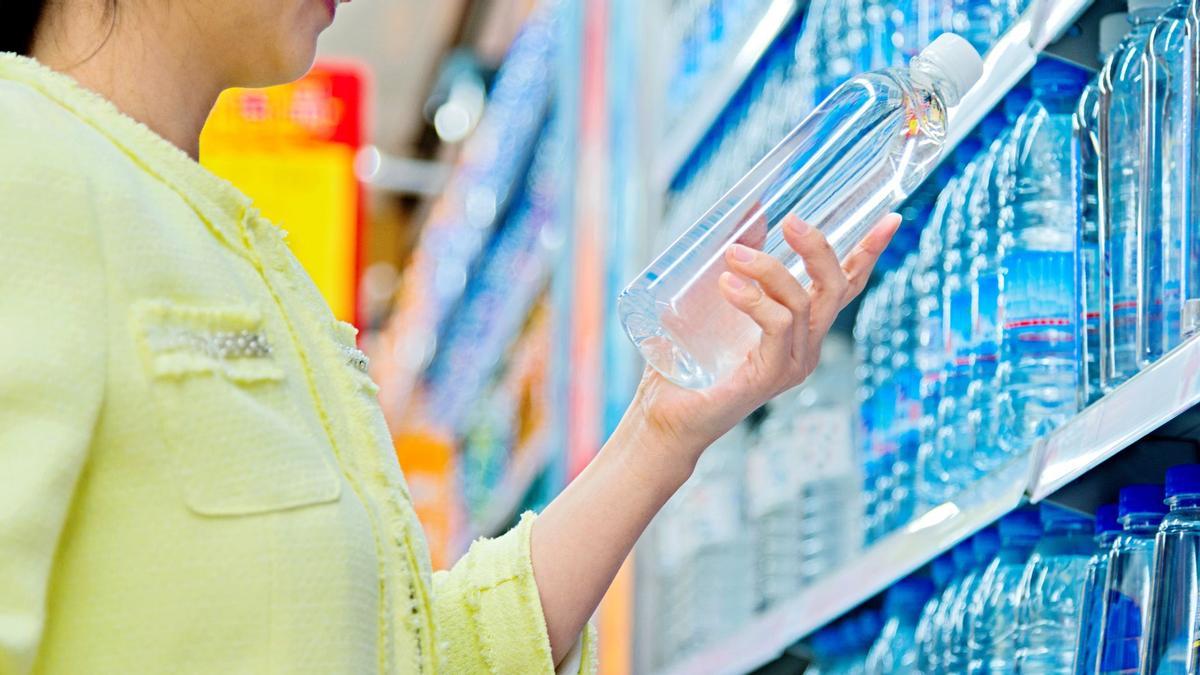 Estas son las dos mejores marcas de agua, según una uróloga.