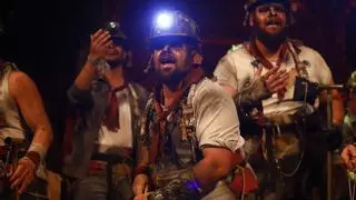 La comparsa 'A tus pies' y la chirigota 'So eh asín' ganan el concurso del Carnaval de Córdoba 2025