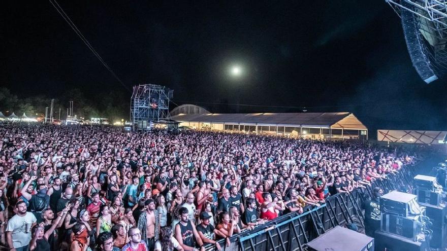 Desalojan a 5.000 asistentes del Rabolagartija Festival de Villena por viento