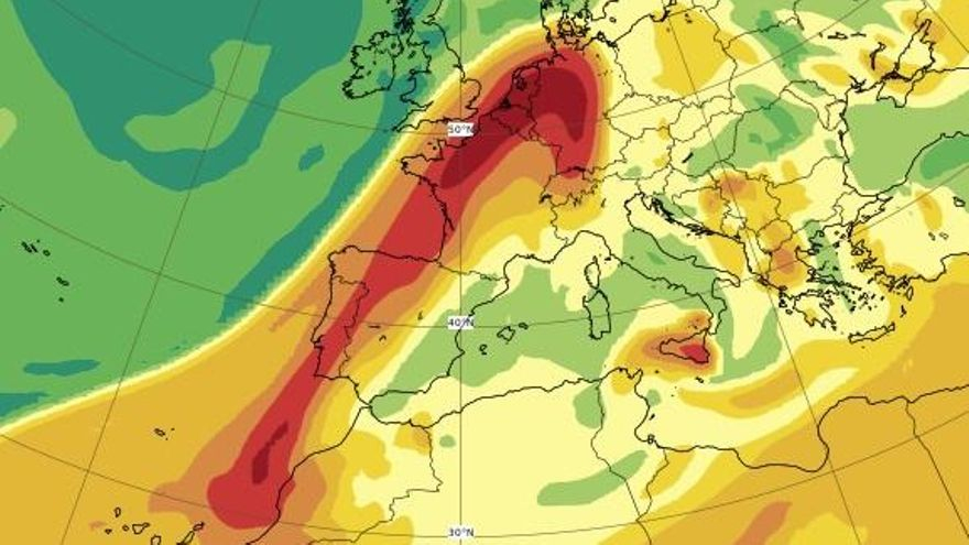 Los vientos alejarán la masa contaminante de Galicia a lo largo de la jornada de este marte.